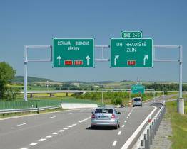 Dálnici D1 u Hulína uzavřela tragická nehoda motorkáře