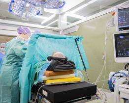 Novinka v Baťově nemocnici: pacienti mohou při vybraných operacích poslouchat hudbu