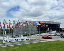 První den ZFF nabídne filmový hit Barbie, koncert Bena Cristovao a slavnostní ohňostroj. Zlatý střevíček převezme Hynek Bočan