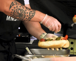 Festival vína a jídla v Bzenci nabídl i stavění máje