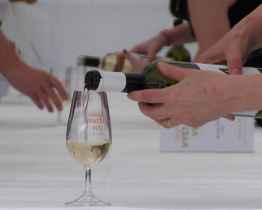 Veselské náměstí Míru ožilo ochutnávkou vín