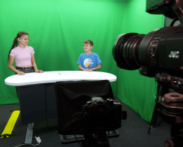 Uherskobrodská školní televize sbírala zkušenosti v televizi TVS