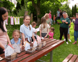 MŠ Komenského připravila pro rodiče Bylinkové odpoledne