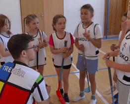 Trenéři ve škole předávají dětem lásku k pohybu a hře