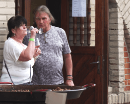 Sedmnáct sklepů nabídlo návštěvníkům místní odrůdy lahodného vína