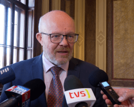 Ministr zdravotnictví Vlastimil Válek měl pro Uherskohradišťskou nemocnici jen slova chvály