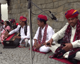 Zahraniční folklorní soubory z MFF Strážnice vystupovaly v atriu muzea