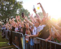 Otrokovický Lážo Plážo Fest nabídne už popáté domácí i zahraniční kapely a hlavně skvělou letní atmosféru