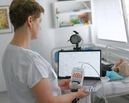 Díky štědrému dárci Uherskohradišťská nemocnice pořídila špičkový přístroj pro diagnostiku epilepsie a dalších neurologických onemocnění