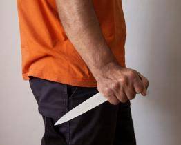 Opilá žena v Otrokovicích ubodala nožem svého přítele. Hrozí jí 18 let za mřížemi