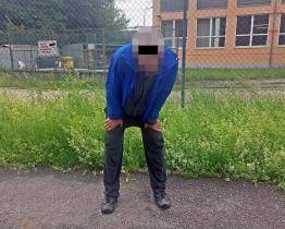 Muž ze Zlína ukradl krabičku sardinek za 53 korun. Při útěku neváhal přebrodit řeku