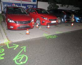 Opilý řidič naboural v Kroměříži několik zaparkovaných aut. Nadýchal skoro tři promile