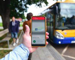 Zlínský kraj zatraktivňuje veřejnou dopravu! Jízdenku koupíte pouhým přejetím prstu po mobilu, aplikace vybere nejvýhodnější tarif
