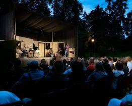 Už dnes večer ve Zlíně startují divadelní představení pod širým nebem