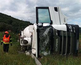 Hrozivě vypadající nehoda domíchávače se naštěstí obešla bez zranění