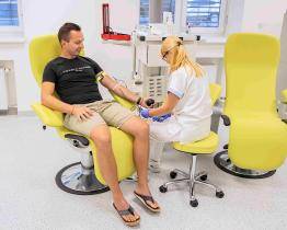 Baťova nemocnice hlásí akutní nedostatek krve. Potřeba jsou dárci s krevní skupinou 0+ a 0-