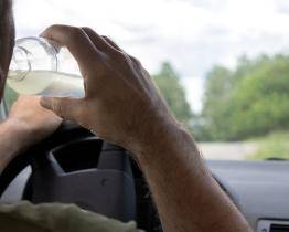 Sekuriťák jel na kontrolu objektu opilý. Neuvěříte, kolik nadýchal!