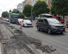 Kolony v centru Zlína potrápí řidiče ještě měsíc. V pátek se silničáři přesunou na křižovatku ulic Gahurova a Březnická