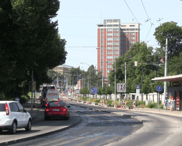 Dopravu v centru Zlína komplikuje oprava povrchu silnice I/49