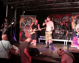 Na terase Domu kultury zahráli Like Fool a jejich hosté