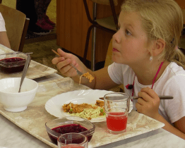 Školní obědy jsou více než jen jídlo