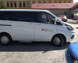 Charita získala dva nové elektromobily