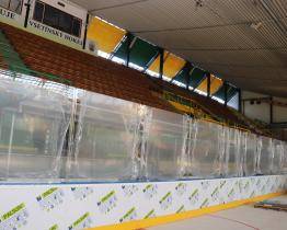 Na vsetínském stadionu instalují nové mantinely. Díky nim bude hokejový klub splňovat podmínky extraligy