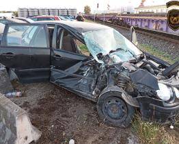 Řidič osobního automobilu vjel v Uherském Ostrohu pod vlak. Do nemocnice ho transportoval vrtulník