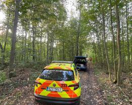 Při práci v lese spadla na muže suchá větev, na místě zemřel