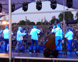 Hrubá hudba rozezněla amfiteátr na Rochusu