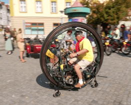 Historická vozidla projížděla Moravským Slováckem