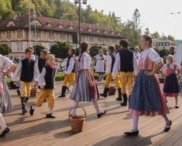 Srdce milovníků folkloru zaplesá! Luhačovice opět ožijí Písní a tancem
