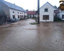 Tísňové linky ani na chvíli neutichají. Nejhorší situace byla v noci na Vsetínsku