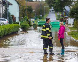 Zlínský kraj aktuálně: třetí povodňový stupeň platí na čtyřech místech, většina silnic už je sjízdná 
