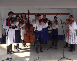 Když se vaří trnky, tak se zpívá a koštuje