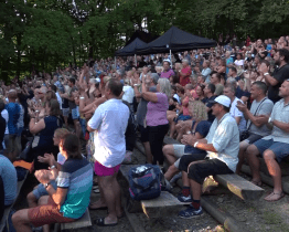 Vyprodané Valašské folkrockování přivítalo české hudební legendy