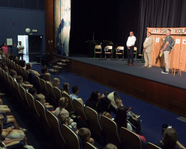 V kině Máj pozvali prvňáčky do školních lavic herci David Vacke a Jiří Hejcman 