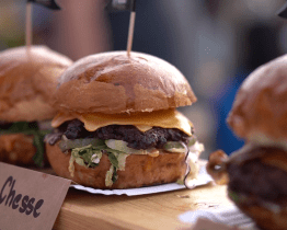 Festival v Hodoníně nabídl na tři desítky druhů hamburgerů