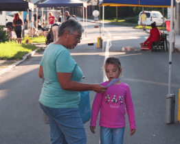 Bez aut se náves v Kvítkovicích a ulice Bartošova proměnily na Ulice pro lidi 