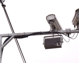 Rychlostní radar v Kvítkovicích se osvědčil. Město chce pořídit další