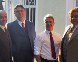 Rodinnou vilou provedli návštěvníky Tomáš, Jan Antonín a Tomáš junior Baťové