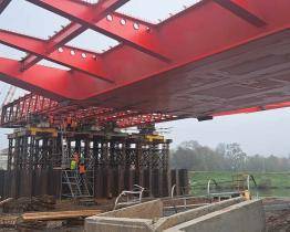 Unikátní dálniční most u Napajedel překlene Moravu díky třem výsunům