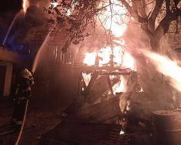 Požár stodoly v Lípě zaměstnal hasiče na dlouhé hodiny. Mohla za něj nedbalost