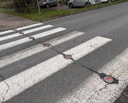 Na bezpečí chodců v Kroměříži dohlíží nové světelné přechody. Když na ně vstoupí člověk, začnou blikat červeně