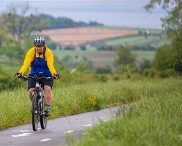 Oblíbená cyklostezka z Otrokovic do Napajedel prochází rekonstrukcí. Hotovo bude v listopadu