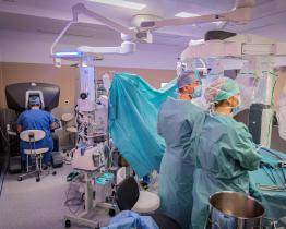 Robotické operace v Baťově nemocnici si pochvalují pacienti i lékaři