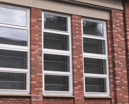 Památkově chráněná tělocvična na Dřevnické má nová okna