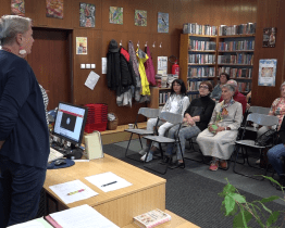 Knihovna nabízí seniorům možnost vzdělávat se ve Virtuální univerzitě