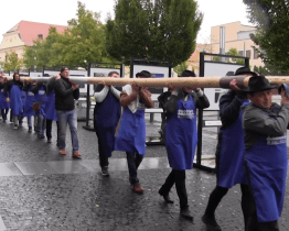 Andělské hody zahájilo stavění máje