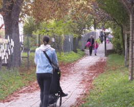 Chodník mezi ulicemi Hradská a Štefánikova projde opravou